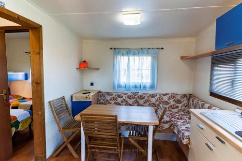 agrivillage_3_casina_viola_tavolo