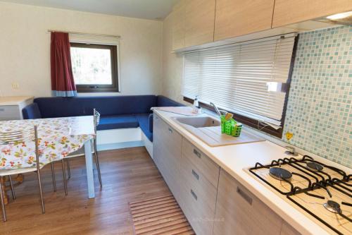 agrivillage_4_casina_della_ginestra_tavolo_angolo_cottura