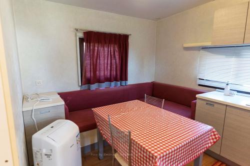 agrivillage_casina_della_rosa_tavolo_cucina