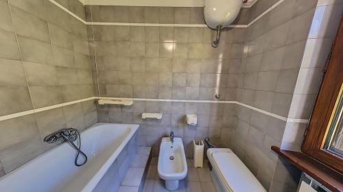 camera_dei_piccoli_bagno_vasca